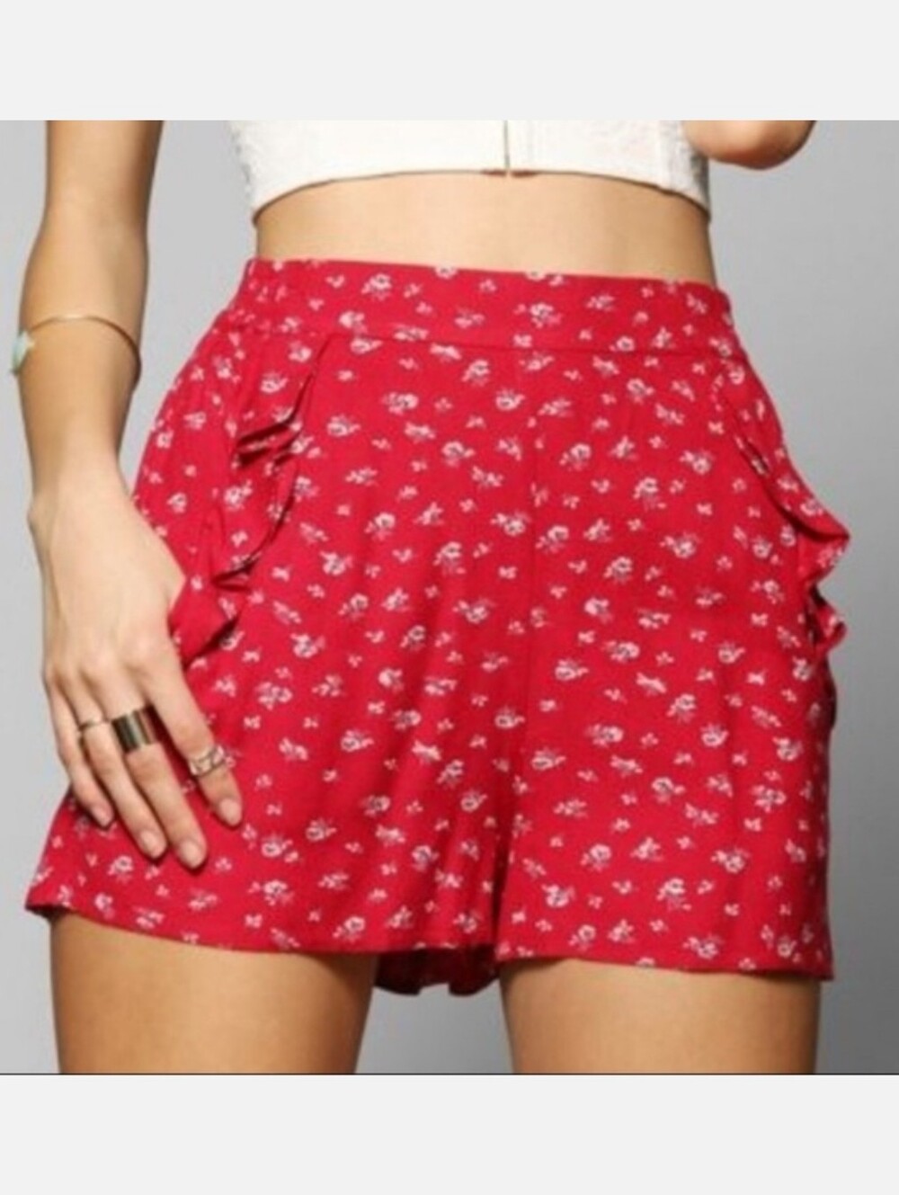 **Kimchi Blue Red Floral Ruffle Shorts – Size S**